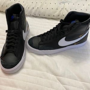 Nike Women's Blazer Mid '77 Vintage High Top Sne